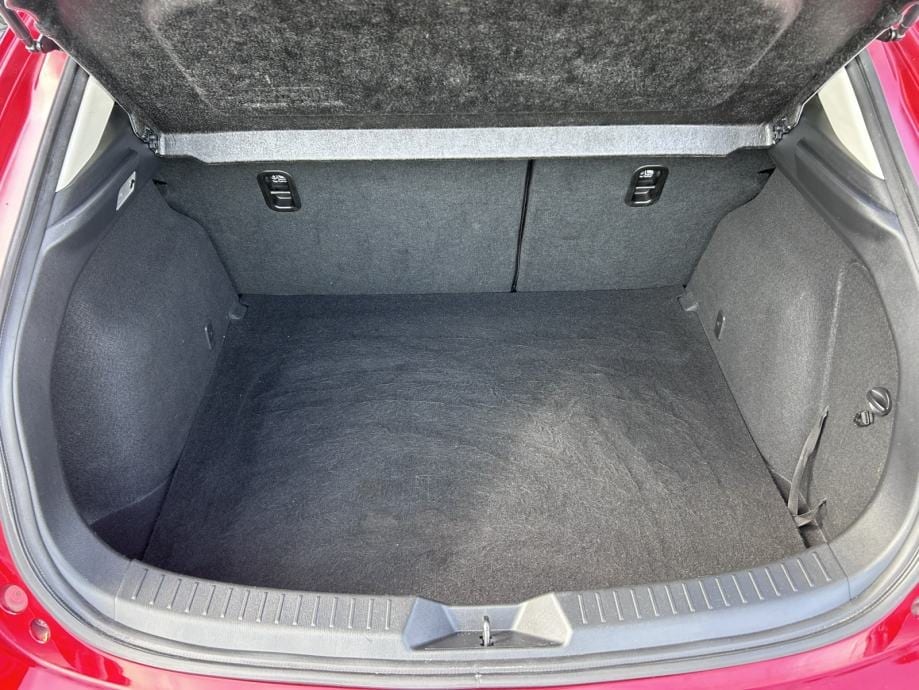 Mazda 3 2.2d Attraction *KAMERA* *HEAD UP*, 2016 god. - 10