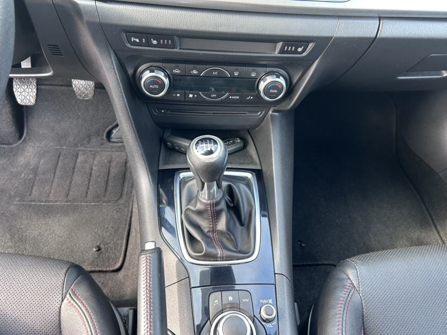 Mazda 3 2.2d Attraction *KAMERA* *HEAD UP*, 2016 god. - 24