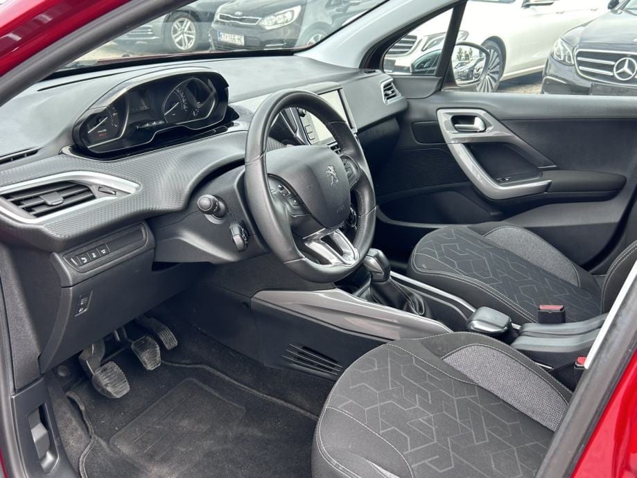 Peugeot 2008 1,2 STYLE,KLIMA,PDC,NAVIGACIJA,MFV...., 2017 god. - 11