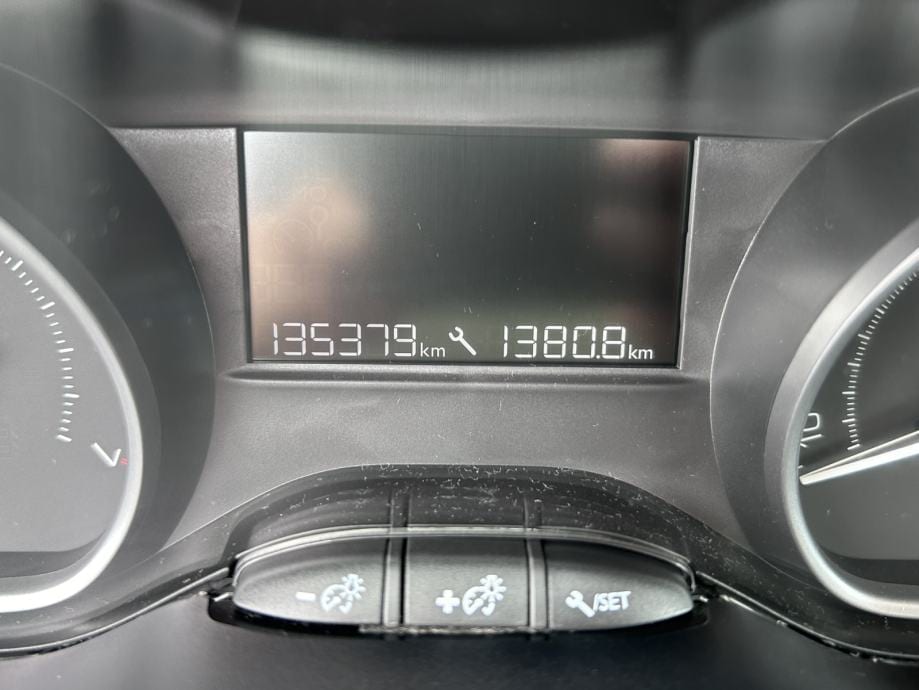 Peugeot 2008 1,2 STYLE,KLIMA,PDC,NAVIGACIJA,MFV...., 2017 god. - 22