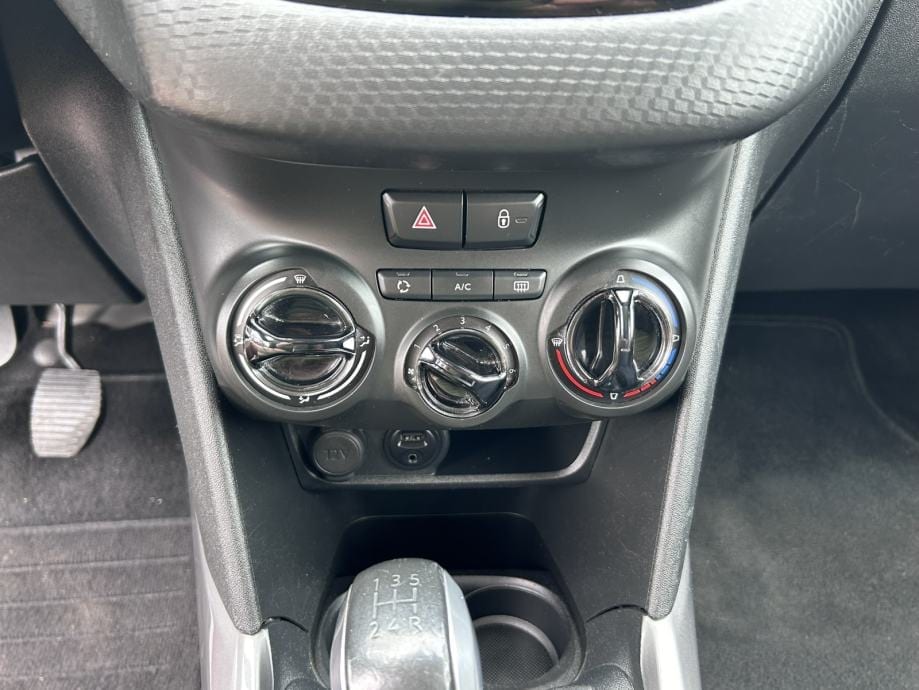 Peugeot 2008 1,2 STYLE,KLIMA,PDC,NAVIGACIJA,MFV...., 2017 god. - 24