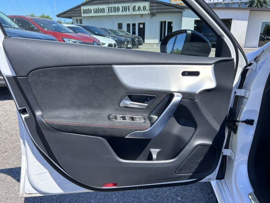 Mercedes-Benz A 35 AMG 4MATIC, 2023 god. - 15