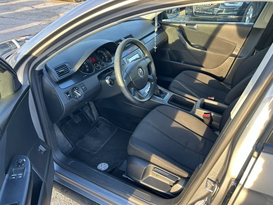 VW Passat b6 1,6, 2005 god. - 11