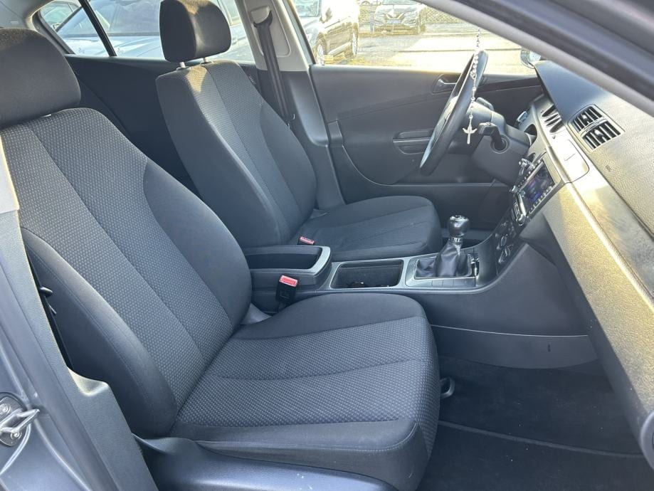 VW Passat b6 1,6, 2005 god. - 17