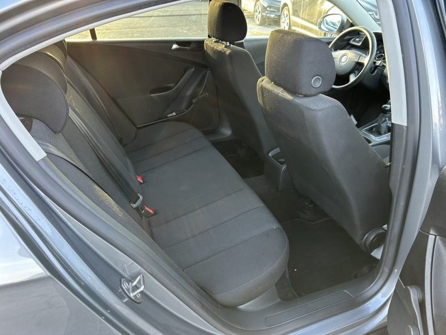 VW Passat b6 1,6, 2005 god. - 18