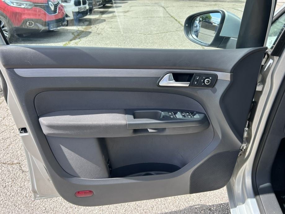 VW Touran 1,6 TDI AUTOMATIK, 2012 god. - 12