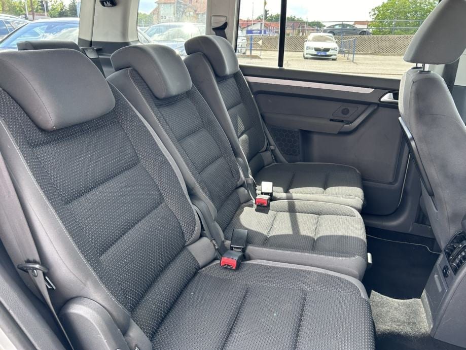 VW Touran 1,6 TDI AUTOMATIK, 2012 god. - 18
