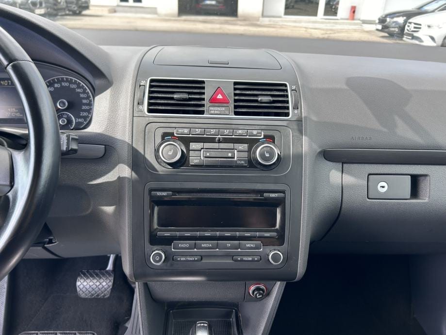 VW Touran 1,6 TDI AUTOMATIK, 2012 god. - 24
