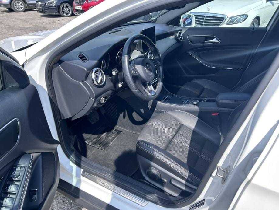 Mercedes-Benz GLA 220d 4MATIC, 2019 god. - 12