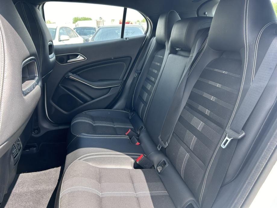 Mercedes-Benz GLA 220d 4MATIC, 2019 god. - 15