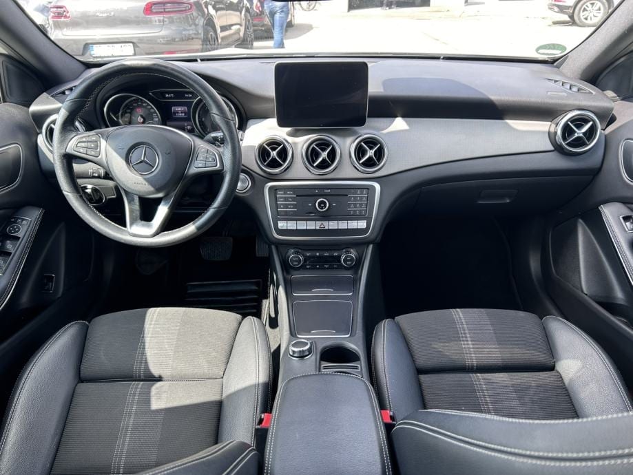 Mercedes-Benz GLA 220d 4MATIC, 2019 god. - 18
