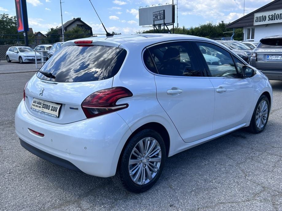 Peugeot 208 1.2 I NAVI,PDC,STR.KAMERA,PANORAMSKI STAKLENI KROV,P.PILOT, 2017 god. - 5