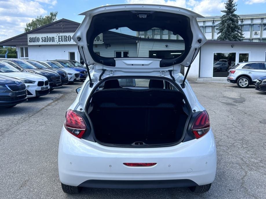 Peugeot 208 1.2 I NAVI,PDC,STR.KAMERA,PANORAMSKI STAKLENI KROV,P.PILOT, 2017 god. - 7