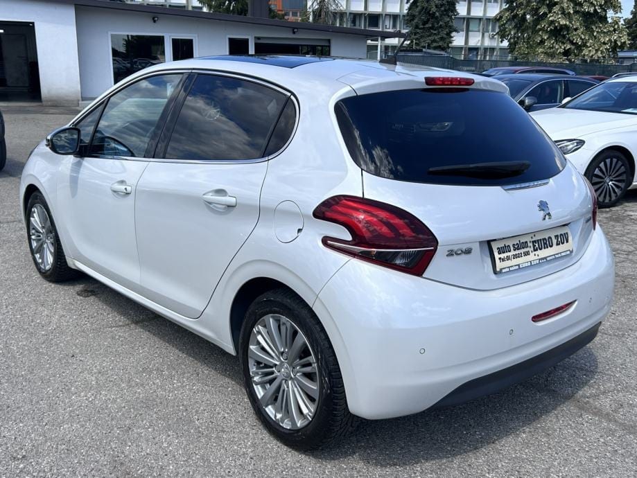Peugeot 208 1.2 I NAVI,PDC,STR.KAMERA,PANORAMSKI STAKLENI KROV,P.PILOT, 2017 god. - 9