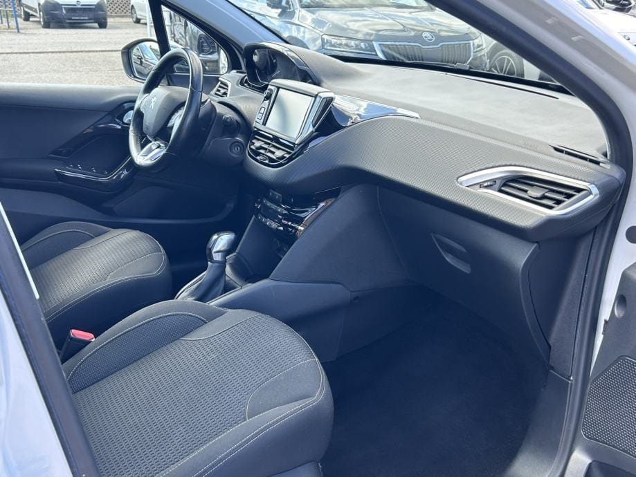 Peugeot 208 1.2 I NAVI,PDC,STR.KAMERA,PANORAMSKI STAKLENI KROV,P.PILOT, 2017 god. - 18