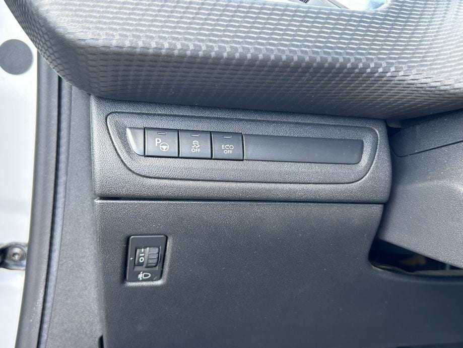 Peugeot 208 1.2 I NAVI,PDC,STR.KAMERA,PANORAMSKI STAKLENI KROV,P.PILOT, 2017 god. - 24
