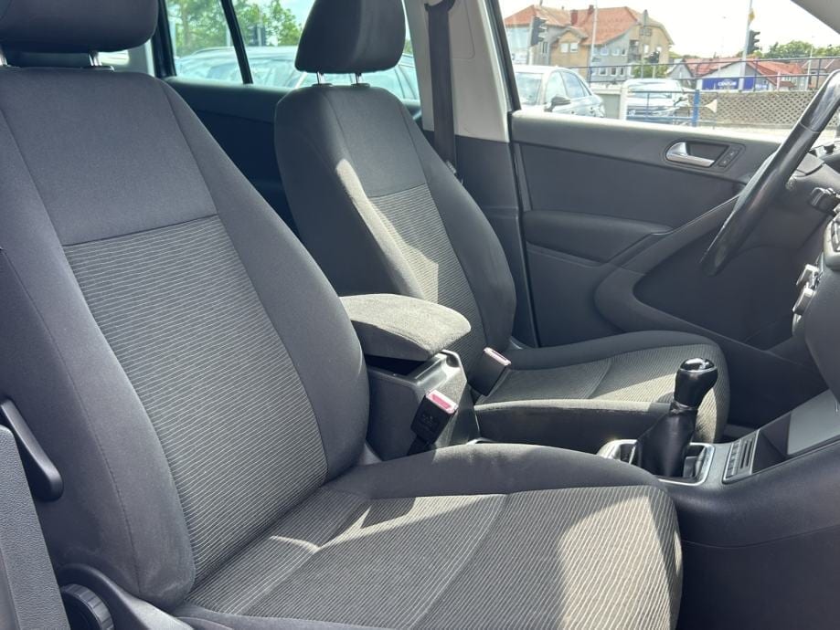 VW Tiguan 2,0 TDI 4-MOTION,TREND-FUN,PDC,NAVIGACIJA,PARK PILOT,MFW, 2013 god. - 19