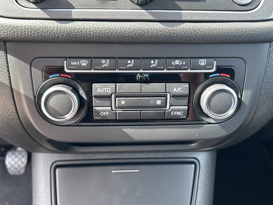 VW Tiguan 2,0 TDI 4-MOTION,TREND-FUN,PDC,NAVIGACIJA,PARK PILOT,MFW, 2013 god. - 25