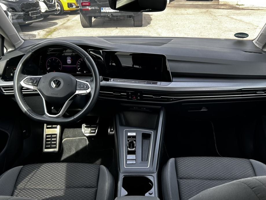 VW Golf 8 2,0 TDI DSG, KAMERA, 2022 god. - 17