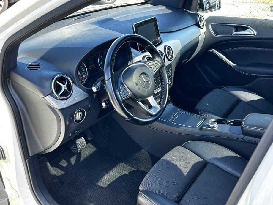 Mercedes-Benz B-klasa 200d, PANORAMA, AUT., NAVI, 2018 god. - 11
