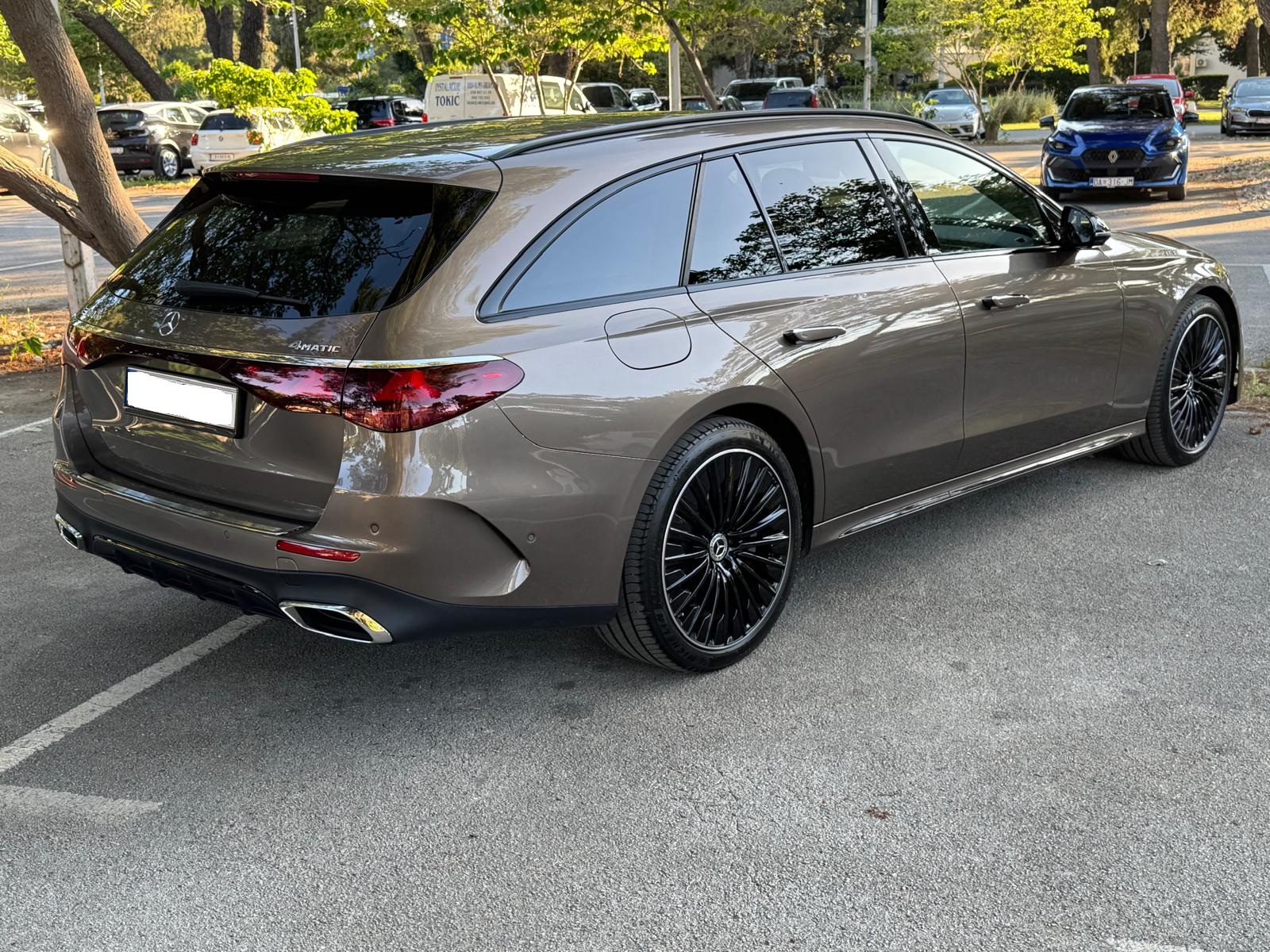Mercedes-Benz E 300 de 4MATIC T-Model AMG Line Night Paket – 2024. godište, 21000 km - 4