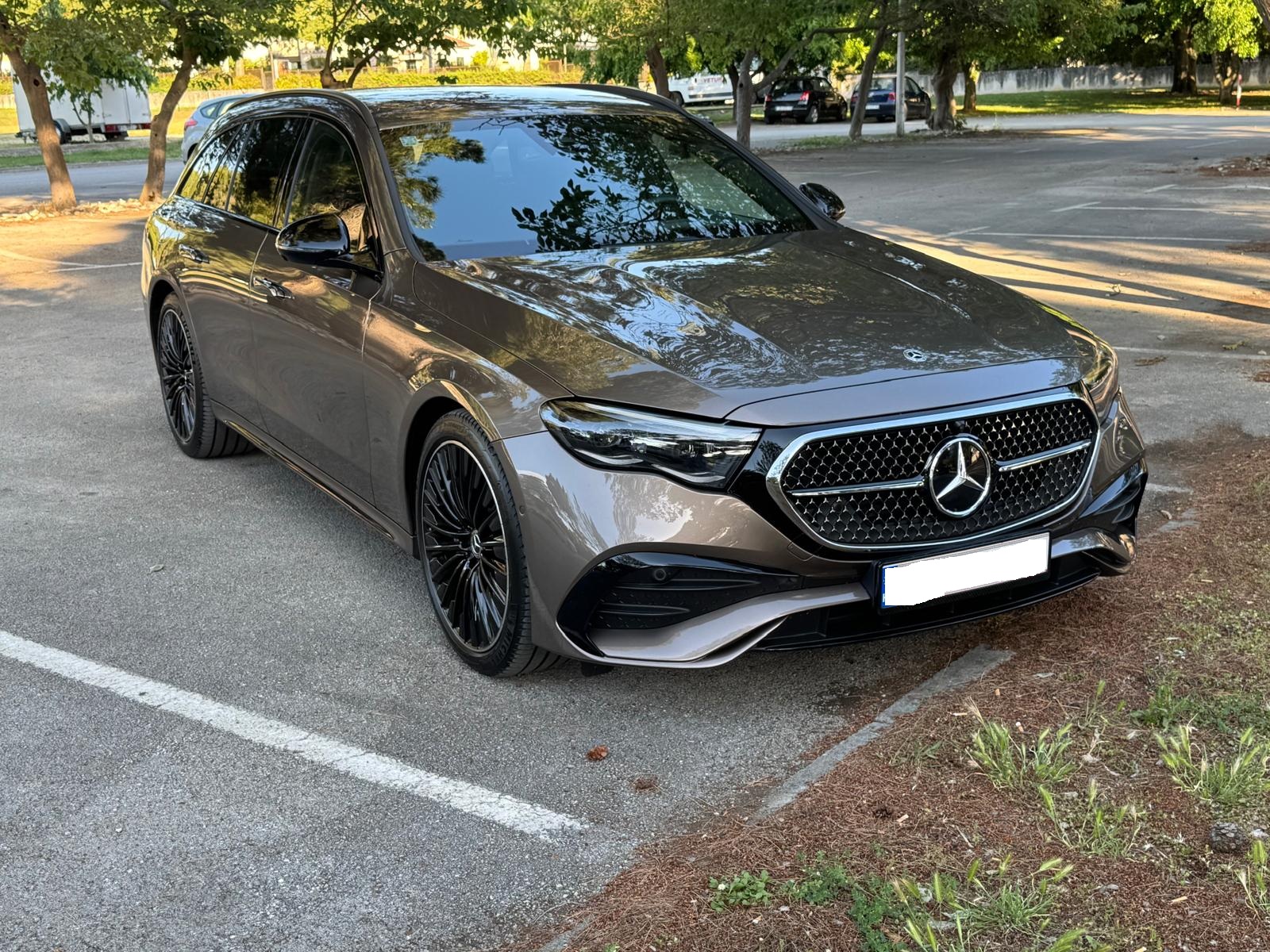 Mercedes-Benz E 300 de 4MATIC T-Model AMG Line Night Paket – 2024. godište, 21000 km - 28